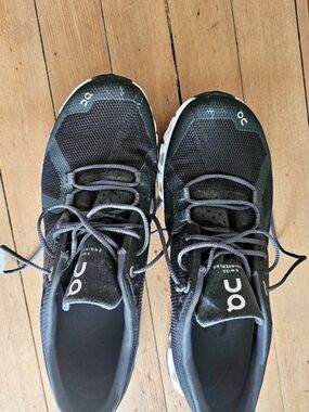 On Running Women's Cloud 5 Shoes Black & White US 10